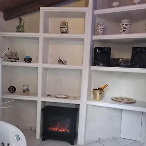 https://josephines-cottage.catania-hotels.net